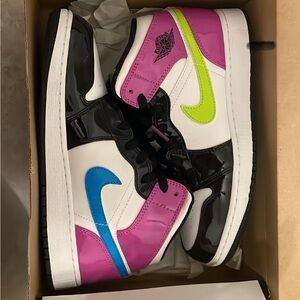 Jordan 1 Mid Grade School